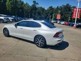 Used 2020 Volvo S60 T5 Momentum image 3