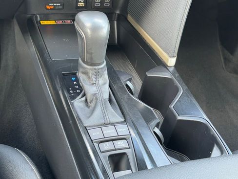 Used 2025 Toyota Camry SE FWD image 21
