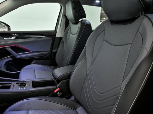 New 2026 Volkswagen Tiguan SE image 7