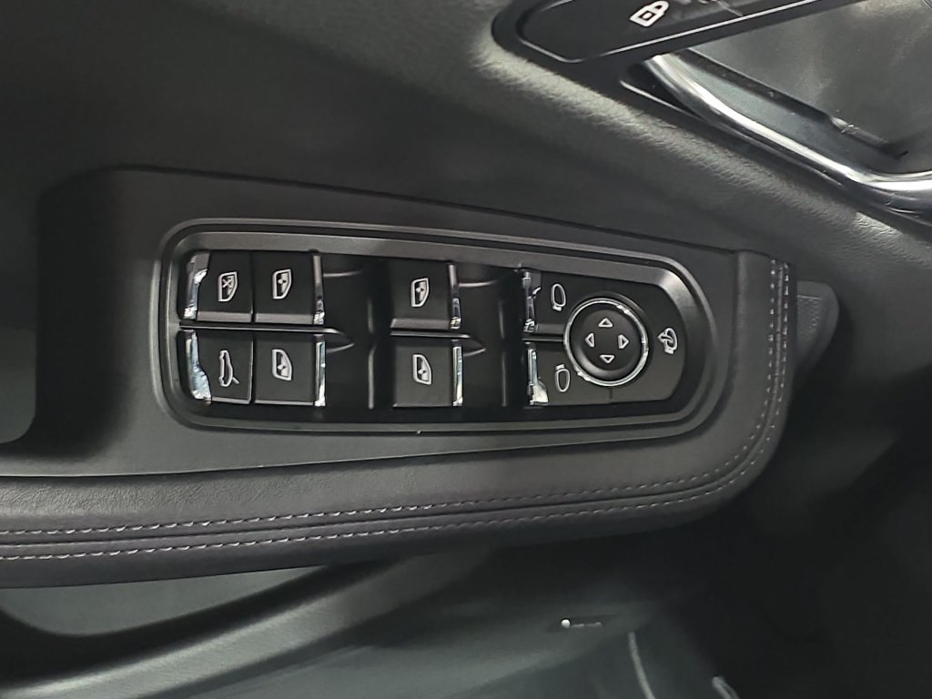 Certified 2026 Porsche Macan AWD/4WD image 21
