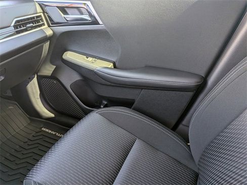 Used 2025 Mitsubishi Outlander ES image 18