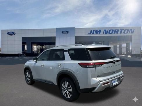 Used 2025 Nissan Pathfinder SL AWD/4WD image 7