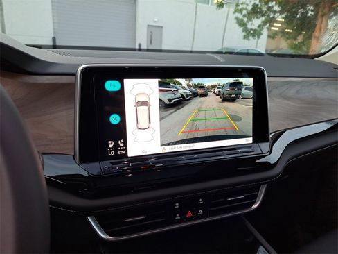 New 2026 Volkswagen Atlas SE image 11