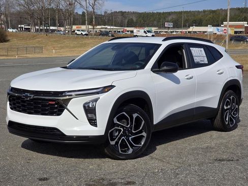 New 2026 Chevrolet Trax RS w/ Driver Confidence Package image 2