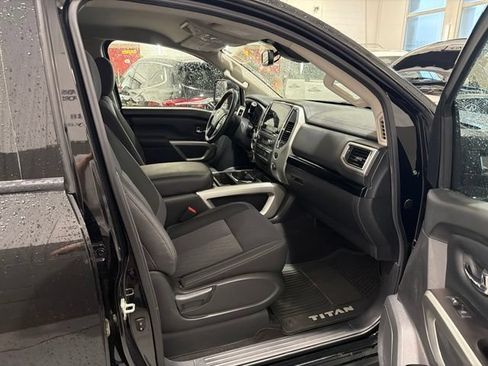 Used 2020 Nissan Titan SV w/ SV Convenience Package AWD/4WD image 14