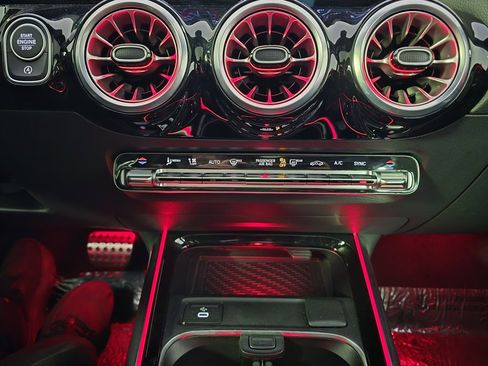 Used 2025 Mercedes-Benz GLA 35 AMG 4MATIC image 17