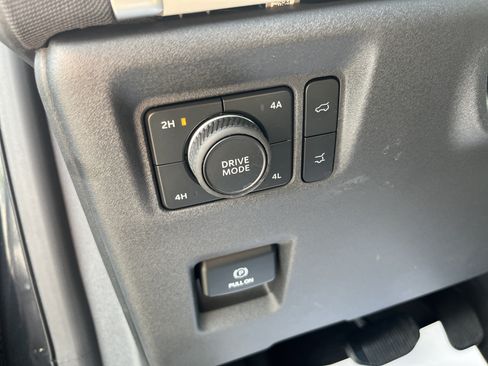 Used 2025 Ford Expedition Active AWD/4WD image 17