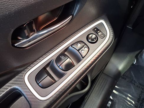 Used 2025 Nissan Versa SR w/ Trunk Package image 17