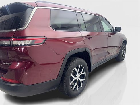 Used 2024 Jeep Grand Cherokee L Limited w/ Luxury Tech Group II image 13