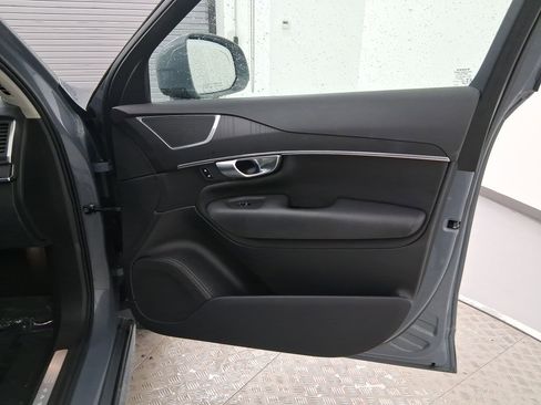 Used 2020 Volvo XC90 T6 Momentum w/ Protection Package image 31