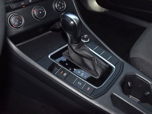 Used 2019 Volkswagen Jetta S image 29