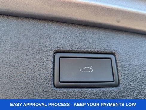 Used 2024 Volkswagen Tiguan SE image 16