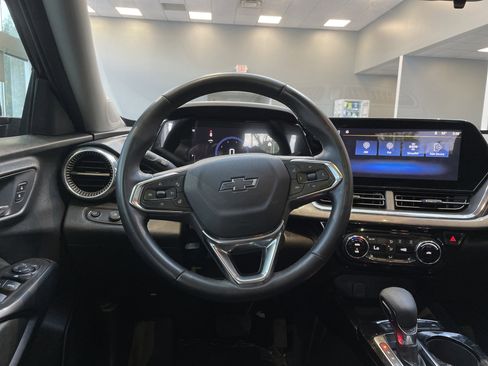 Used 2025 Chevrolet Trax ACTIV w/ Sunroof Package FWD image 19