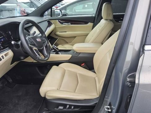Used 2017 Cadillac XT5 Luxury w/ Driver Awareness Package image 6
