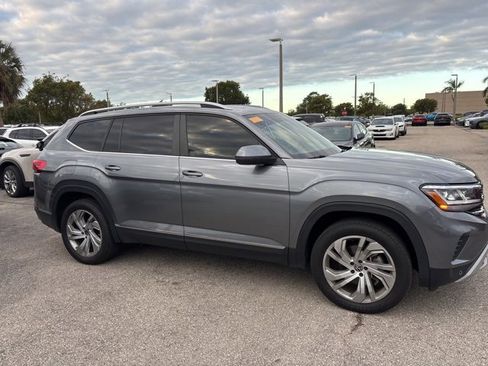 Used 2022 Volkswagen Atlas SEL image 3