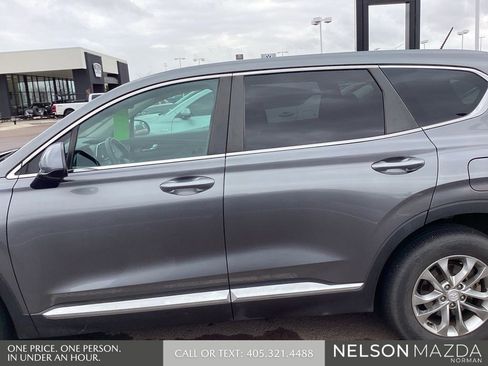 Used 2020 Hyundai Santa Fe SE image 5