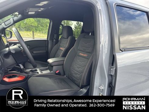 Used 2025 Nissan Frontier PRO-4X AWD/4WD image 12