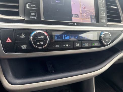 Used 2014 Toyota Highlander Limited image 36