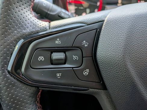 Used 2025 Chevrolet Trax RS image 25