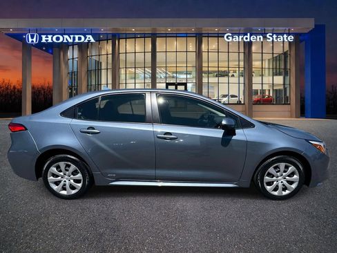 Used 2023 Toyota Corolla LE AWD/4WD image 4