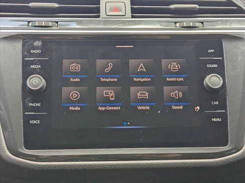 Used 2022 Volkswagen Tiguan SE image 13