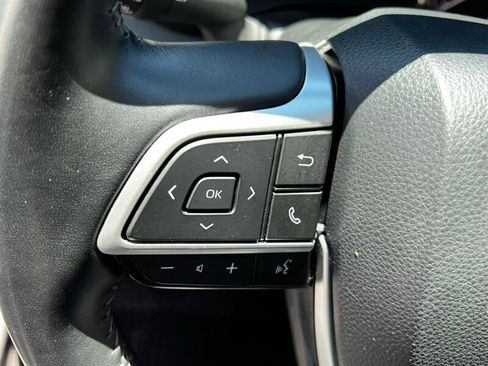 Used 2022 Toyota Highlander XLE AWD/4WD image 32