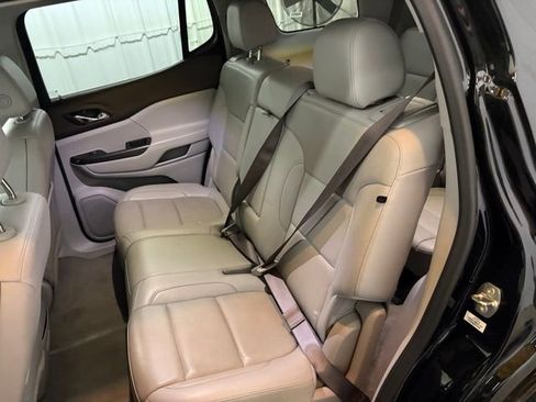 Used 2023 GMC Acadia SLT image 17