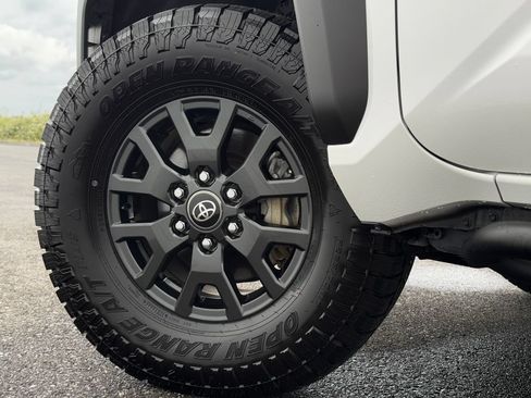 Certified 2025 Toyota 4Runner SR5 AWD/4WD image 25