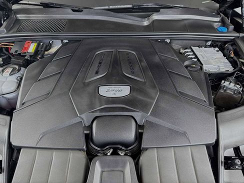 Used 2022 Porsche Cayenne S image 36