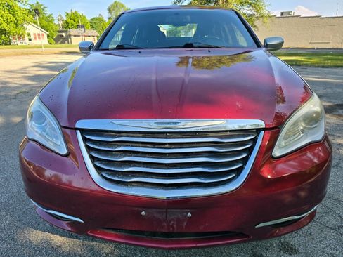 Used 2011 Chrysler 200 Limited FWD image 2