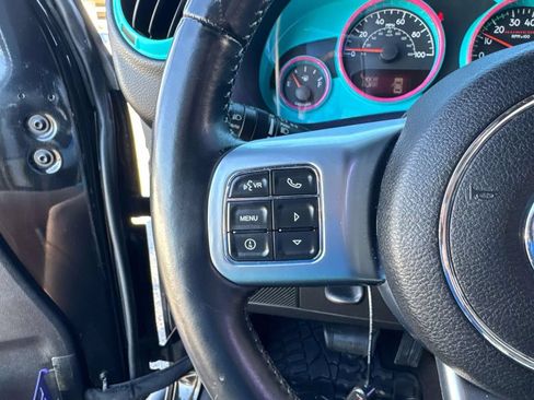 Used 2015 Jeep Wrangler Unlimited Rubicon AWD/4WD image 34
