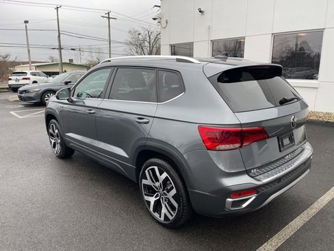 Certified 2022 Volkswagen Taos SEL w/ Panoramic Sunroof Package image 8