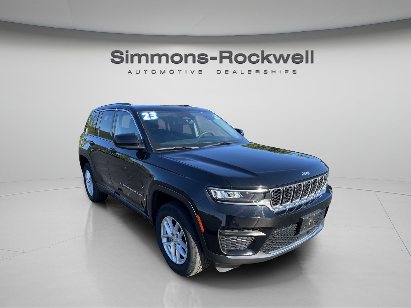 Used 2023 Jeep Grand Cherokee Laredo X AWD/4WD image 7