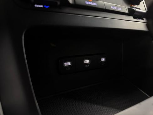 Used 2024 Kia Carnival LX FWD image 22