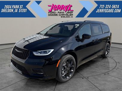 New 2026 Chrysler Pacifica Limited w/ S Appearance Package