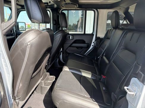 Used 2022 Jeep Wrangler Unlimited Sahara AWD/4WD image 4