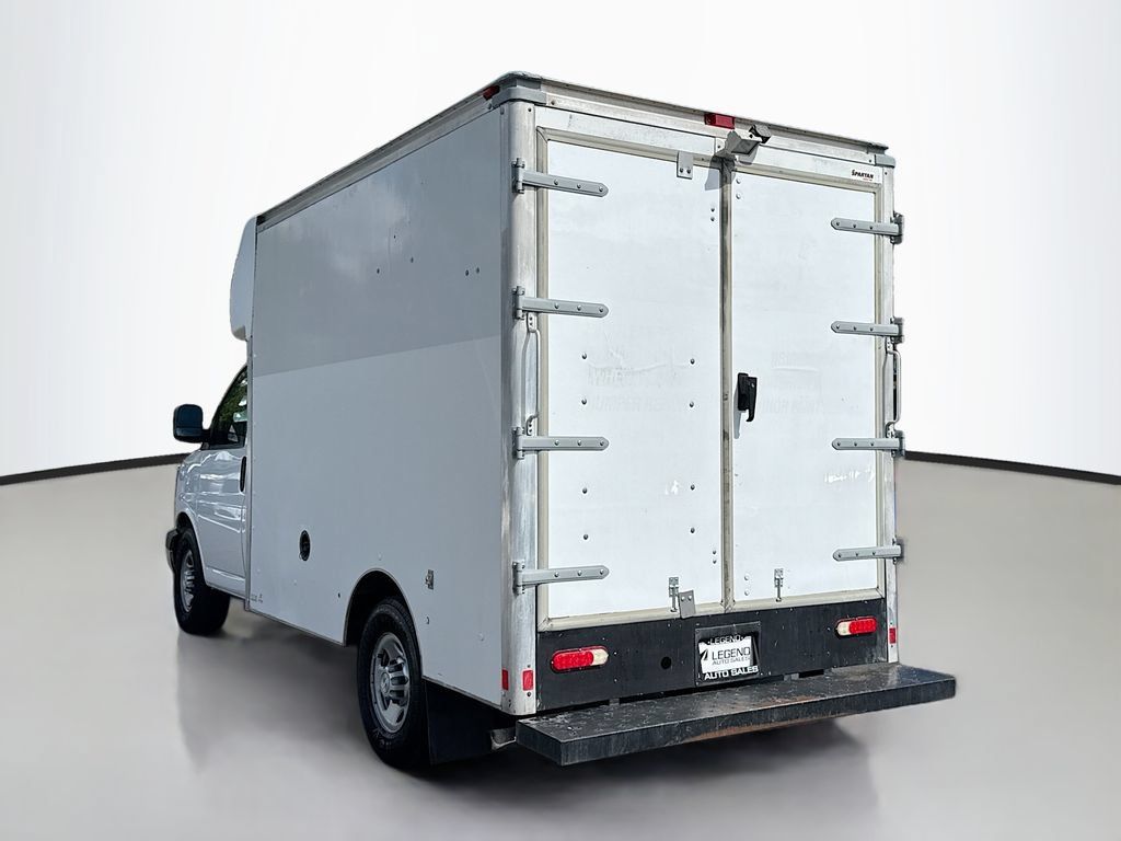 Used 2017 Chevrolet Express 3500 w/ Chrome Appearance Package RWD image 7