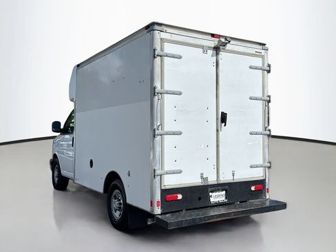 Used 2017 Chevrolet Express 3500 w/ Chrome Appearance Package RWD image 7