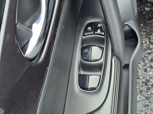 Used 2019 Nissan Rogue SV AWD/4WD image 21