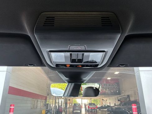 Used 2026 Volkswagen Atlas Cross Sport SE AWD/4WD image 17