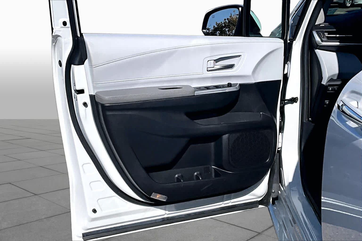 Certified 2025 Toyota Sienna XLE w/ XLE Plus Package AWD/4WD image 21