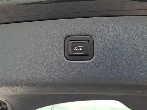 Used 2019 Chevrolet Blazer LT image 8