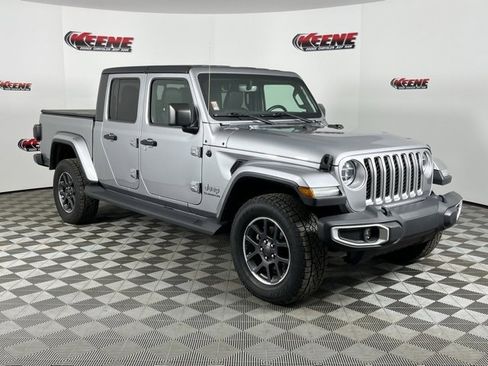 Used 2020 Jeep Gladiator Overland image 2