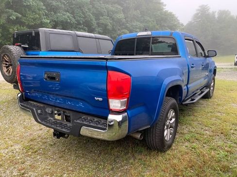 Used 2017 Toyota Tacoma SR5 w/ Tow Package RWD image 7