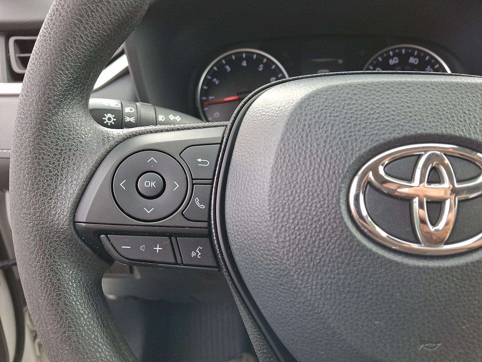 Used 2021 Toyota RAV4 XLE AWD/4WD image 22