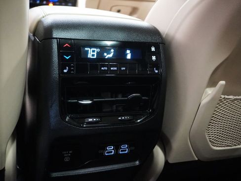 Used 2023 Jeep Grand Cherokee L Limited image 19