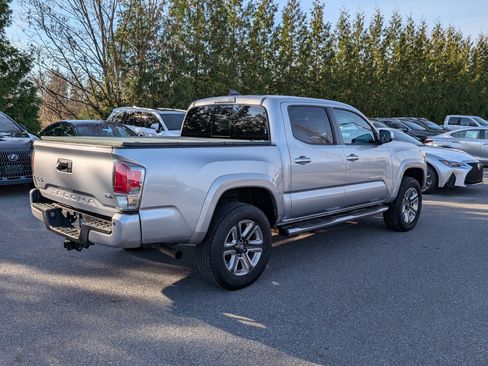Used 2019 Toyota Tacoma Limited image 3