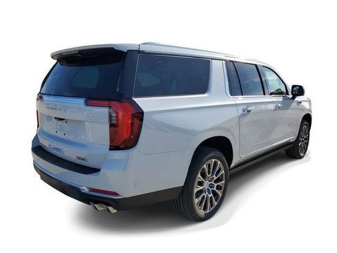 New 2026 GMC Yukon XL Denali w/ Denali Reserve Package AWD/4WD image 5