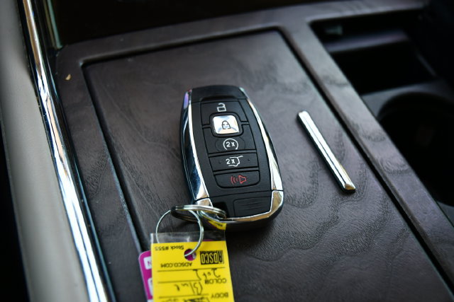 Used 2019 Lincoln Navigator Reserve AWD/4WD image 19