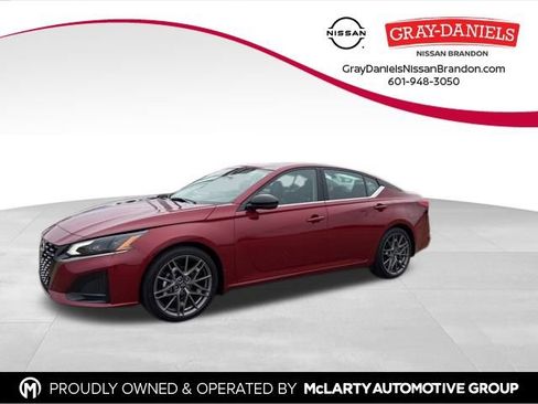 Certified 2024 Nissan Altima 2.0 SR image 1